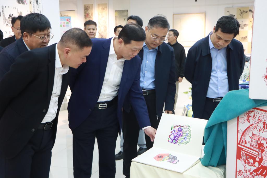 20241021陈永生部长、左文副市长来今年会官网调研 (1).jpg
