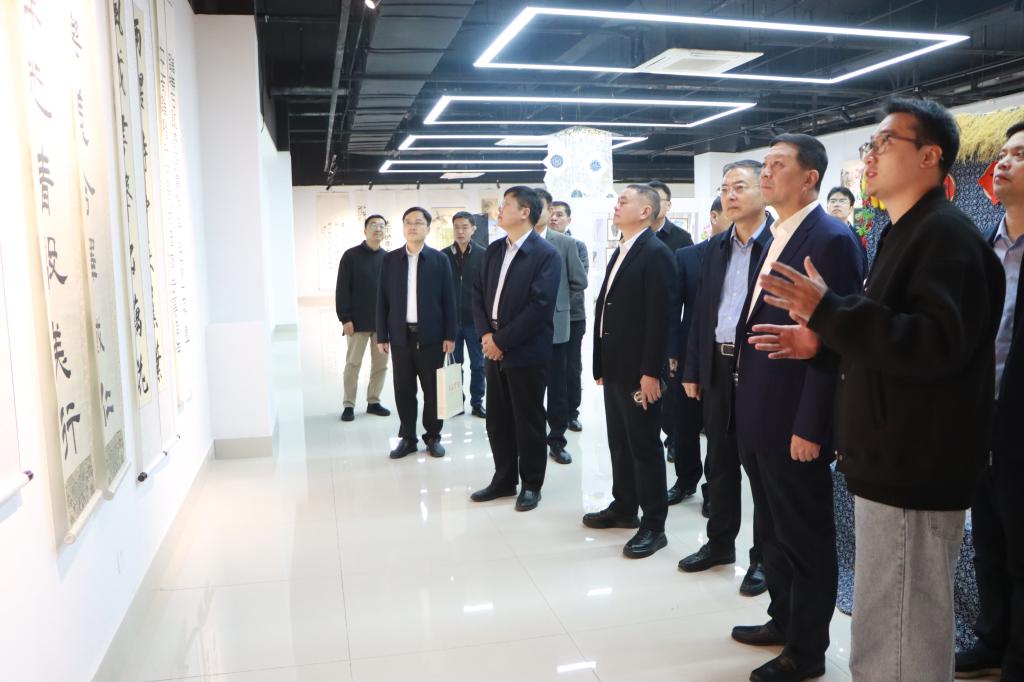20241021陈永生部长、左文副市长来今年会官网调研 (2).jpg
