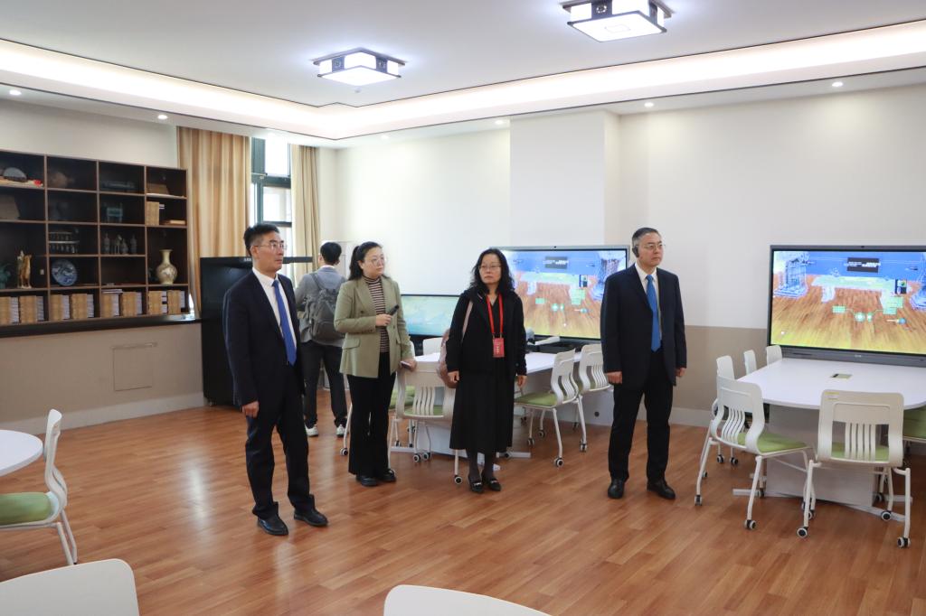 20241121今年会官网召开师范类专业认证现场考查专家见面会 (9).jpg